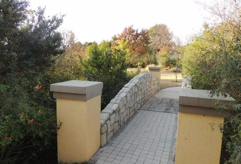 ペンション Strawberry Fields Country Manor Guest House