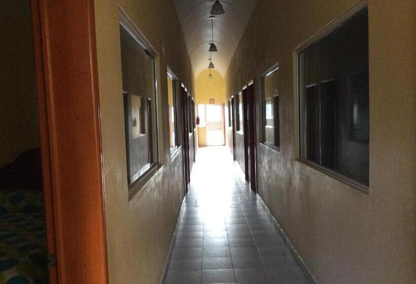 ユースホステル Casa De Huéspedes La Rosa