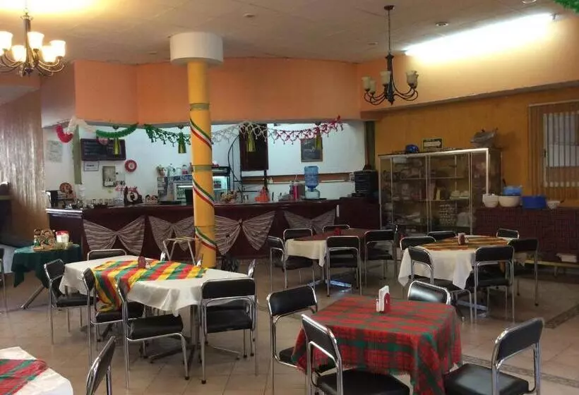 ユースホステル Casa De Huéspedes La Rosa