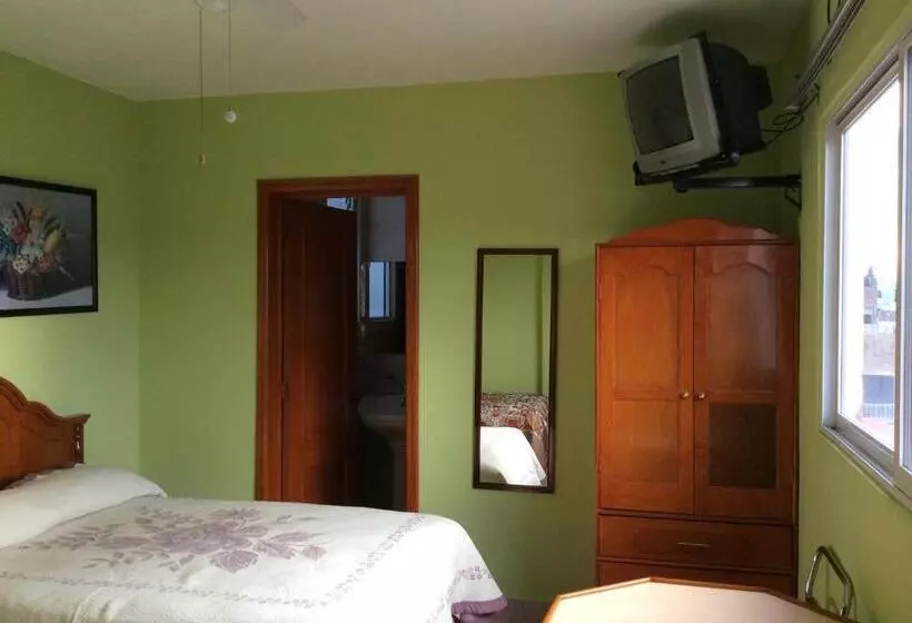 ユースホステル Casa De Huéspedes La Rosa