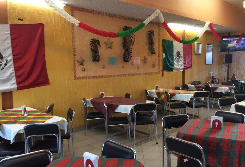 ユースホステル Casa De Huéspedes La Rosa