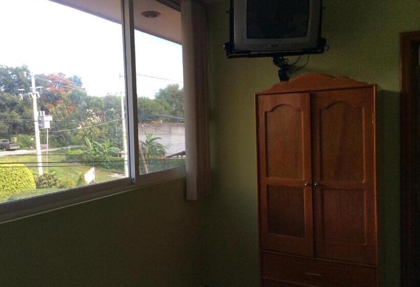 ユースホステル Casa De Huéspedes La Rosa