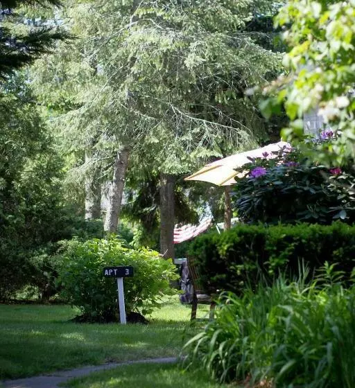 Retkeilymaja Historic White Blossom House