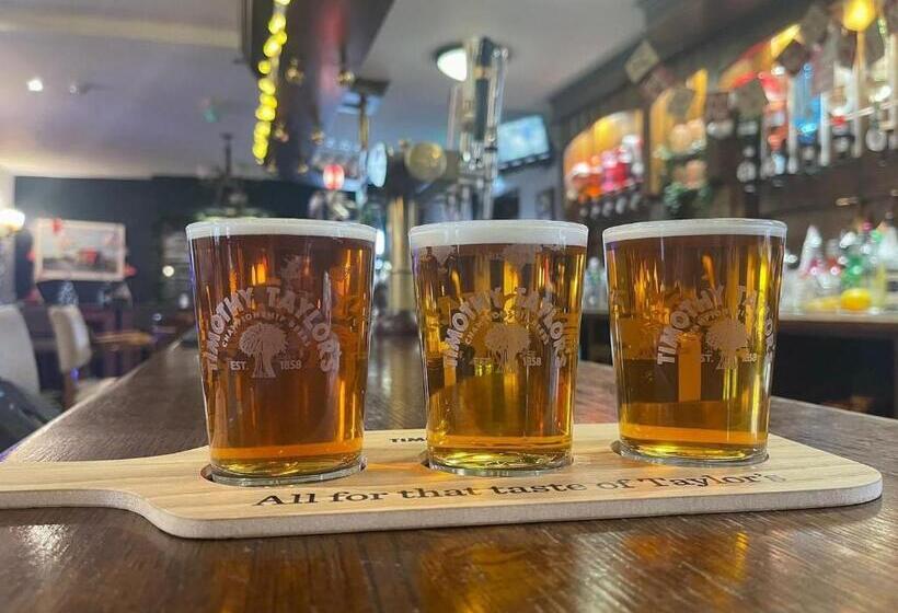 فندق صغير The Crossroads Inn