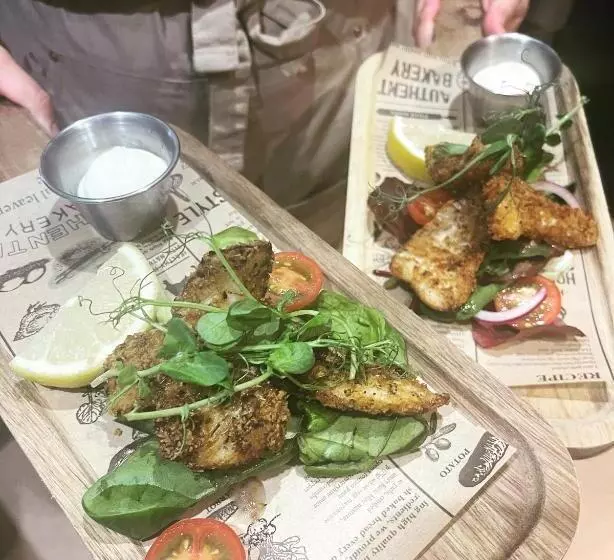 ユースホステル The Crossroads Inn