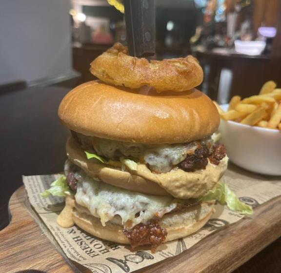 فندق صغير The Crossroads Inn