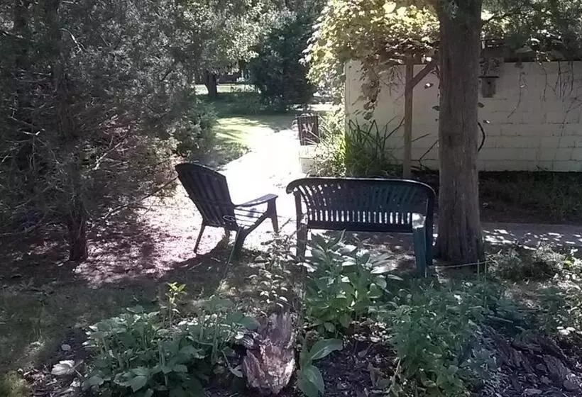 Retkeilymaja Historic White Blossom House