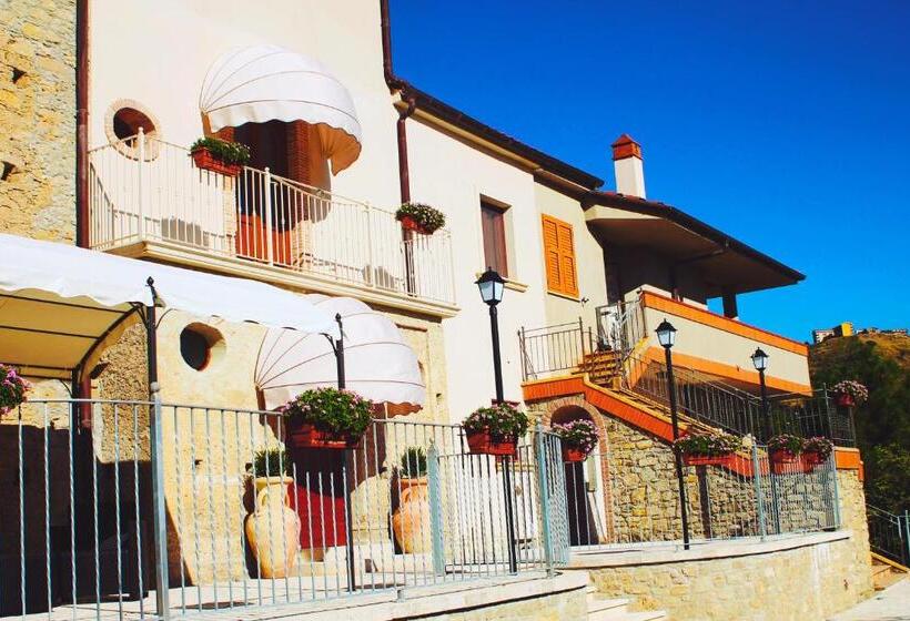 בית מלון כפרי Agriturismo U' Casinu Dà Scala