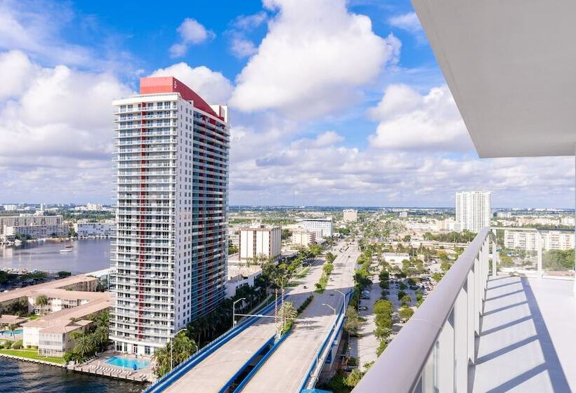 Hyde Beach House Private Suites