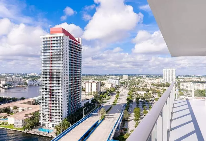 Hyde Beach House Private Suites