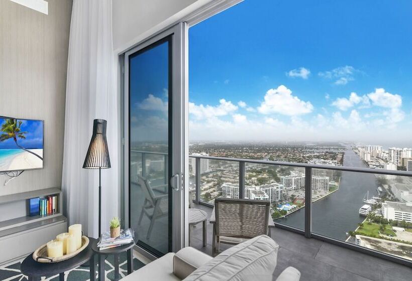 Hyde Beach House Private Suites