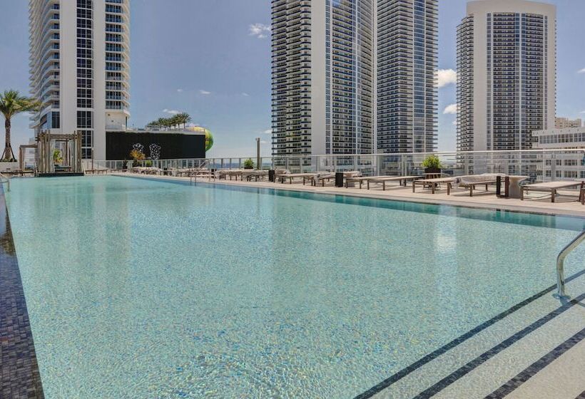 Hyde Beach House Private Suites