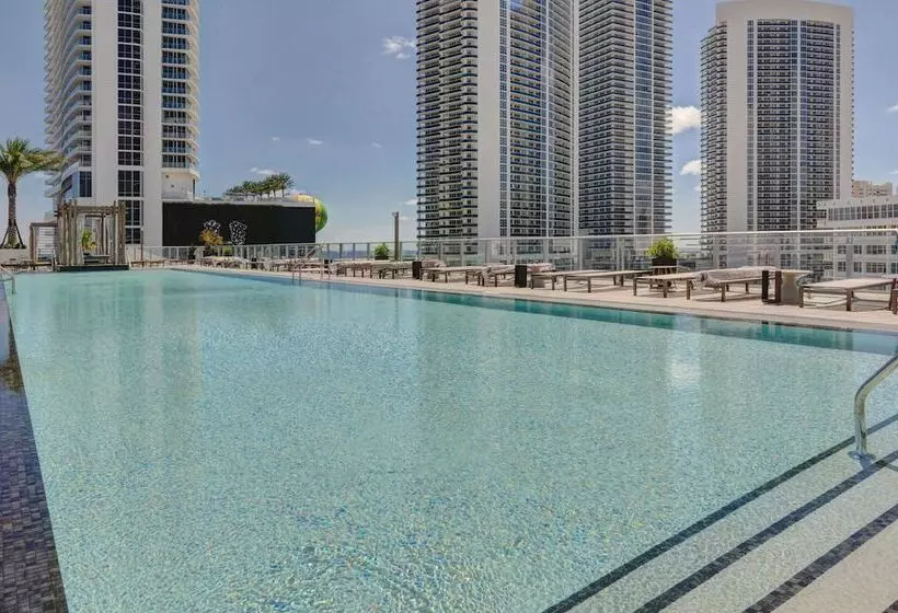 Hyde Beach House Private Suites