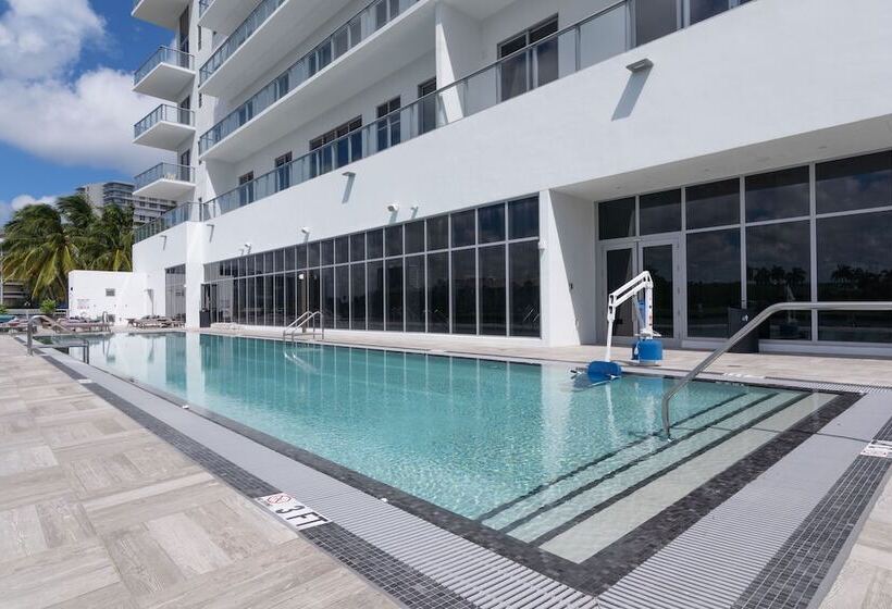 Hyde Beach House Private Suites