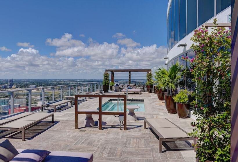 Hyde Beach House Private Suites