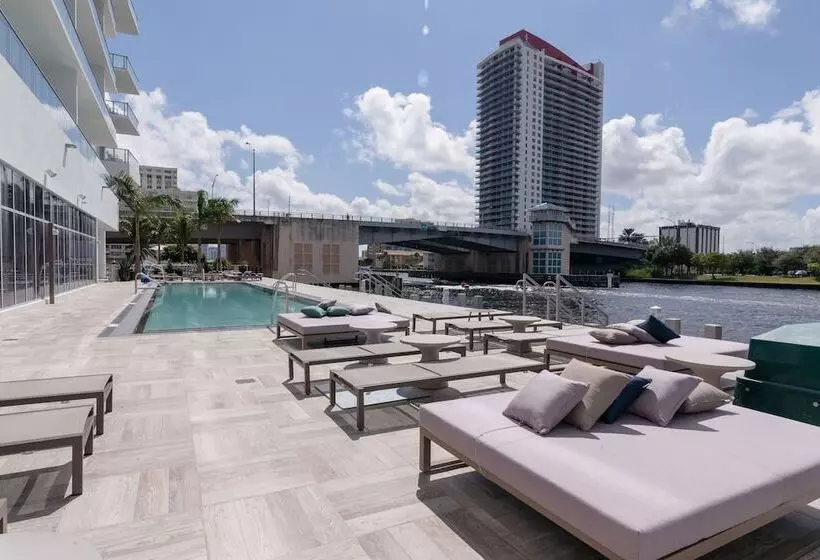 Hyde Beach House Private Suites