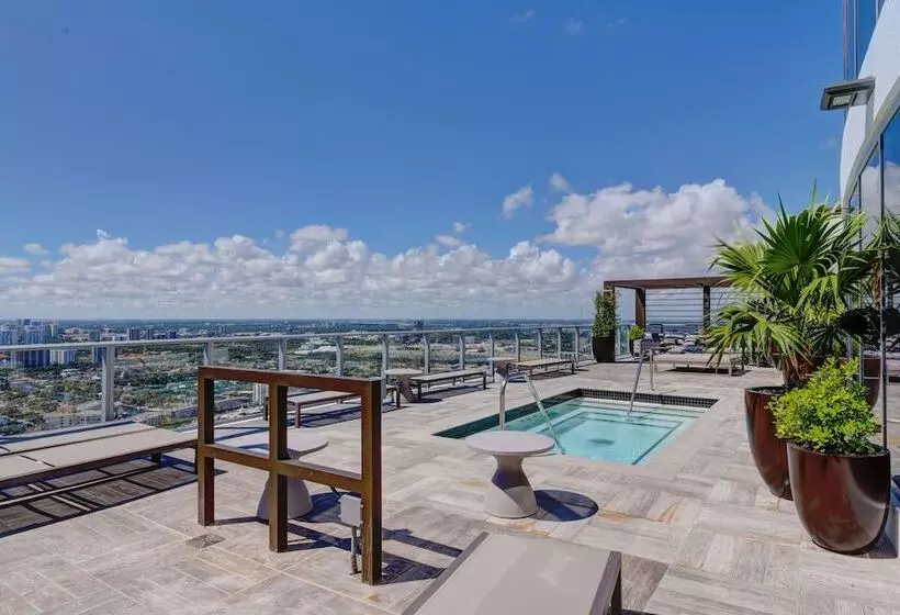 Hyde Beach House Private Suites