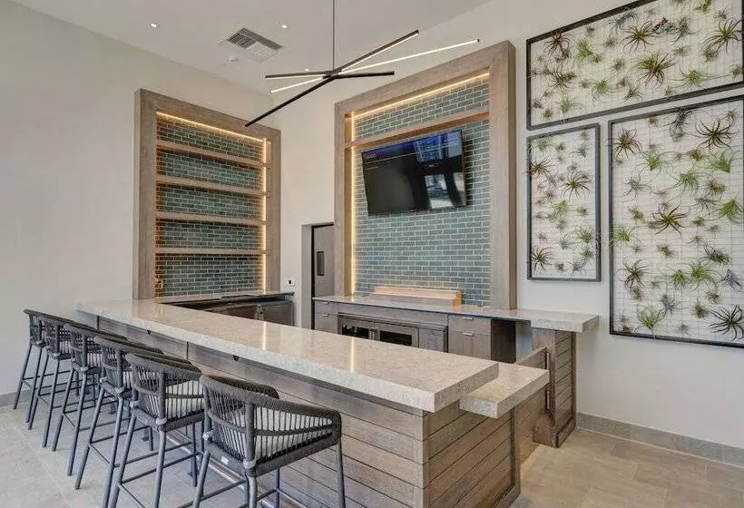 Hyde Beach House Private Suites