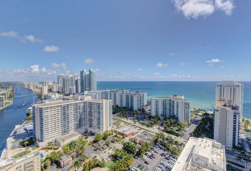 Hyde Beach House Private Suites