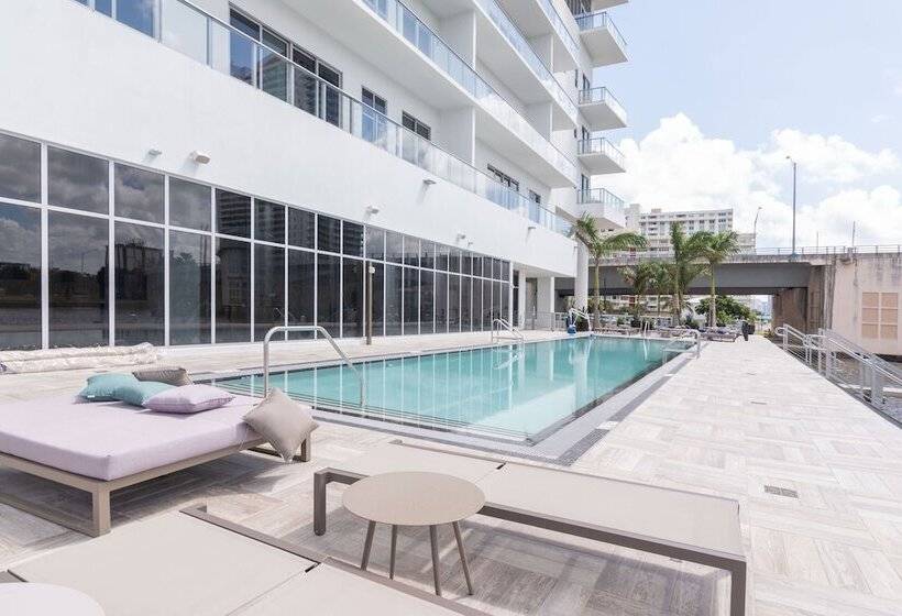 Hyde Beach House Private Suites