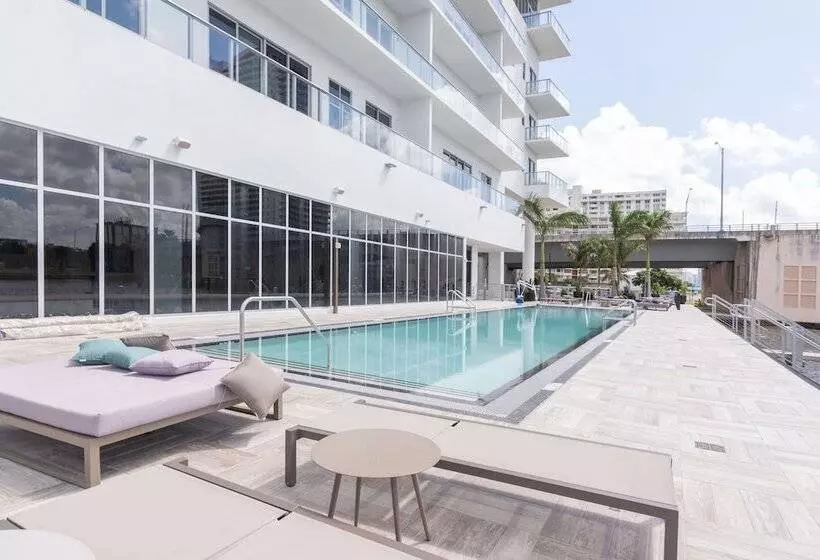 Hyde Beach House Private Suites