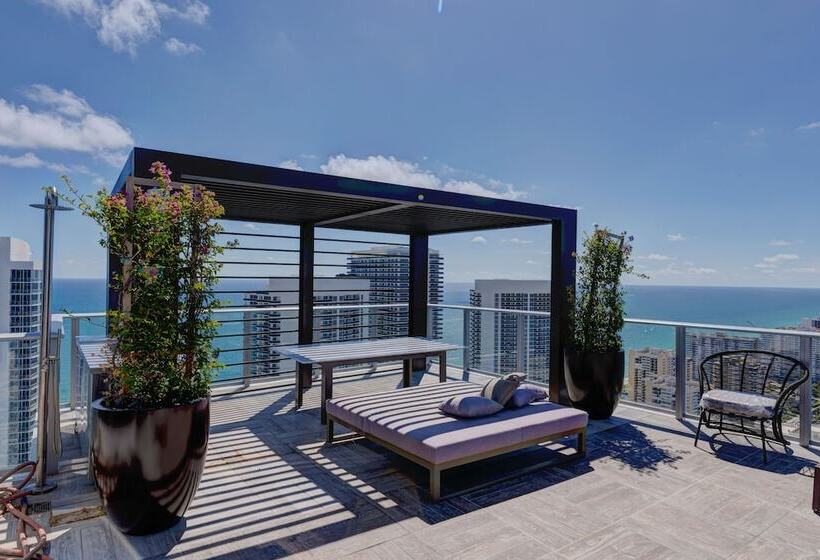 Hyde Beach House Private Suites