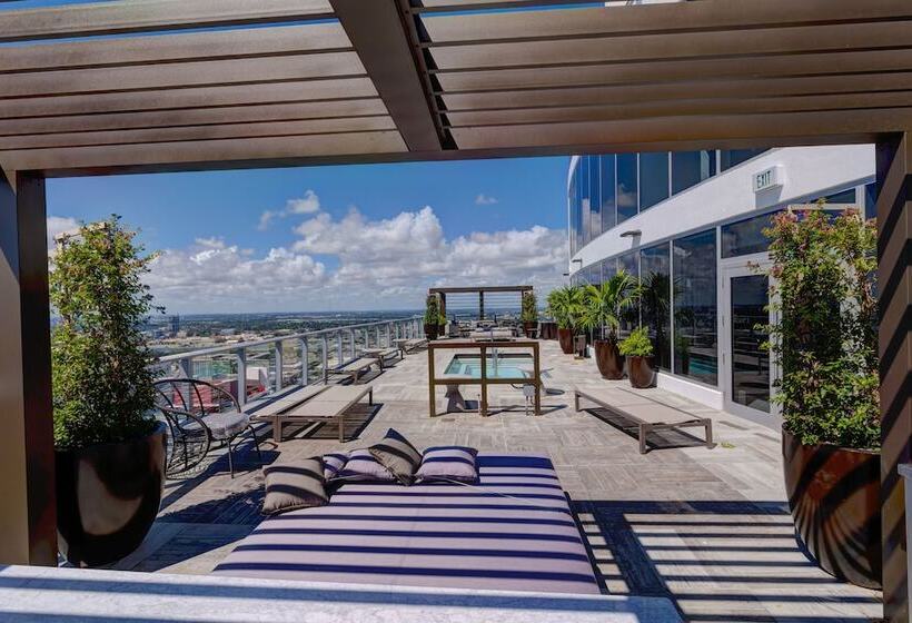 Hyde Beach House Private Suites