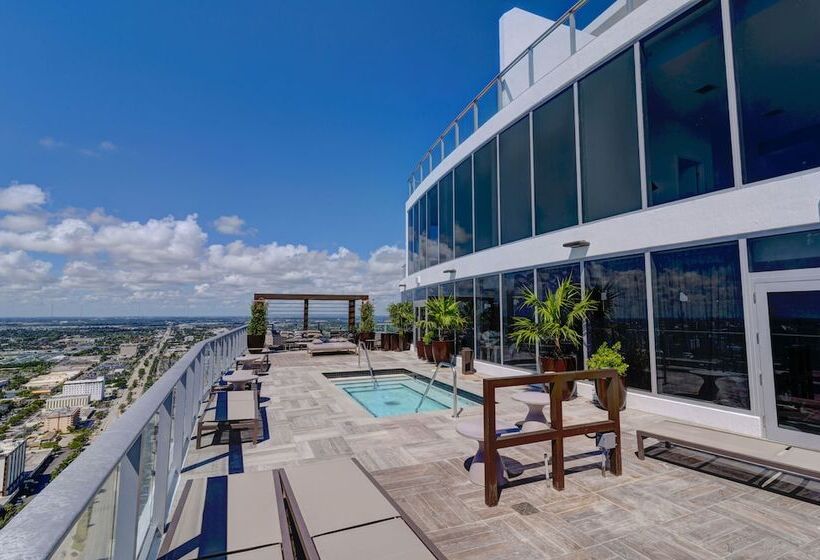 Hyde Beach House Private Suites