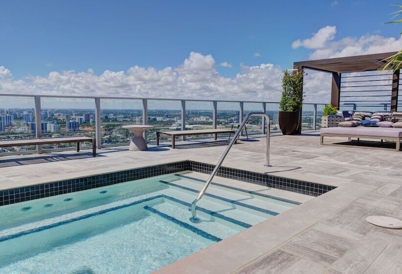 Hyde Beach House Private Suites