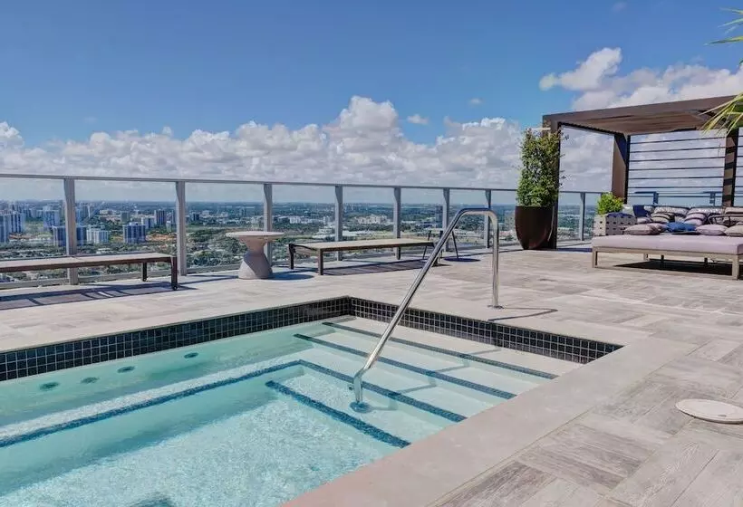 Hyde Beach House Private Suites