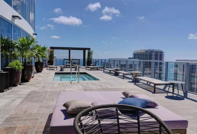 Hyde Beach House Private Suites