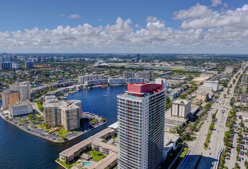 Hyde Beach House Private Suites