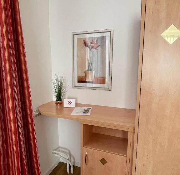 Общежитие Zum Schwanen Garni