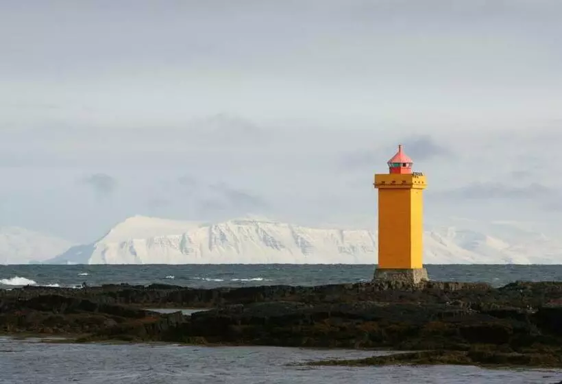 هتل By The Lighthouse