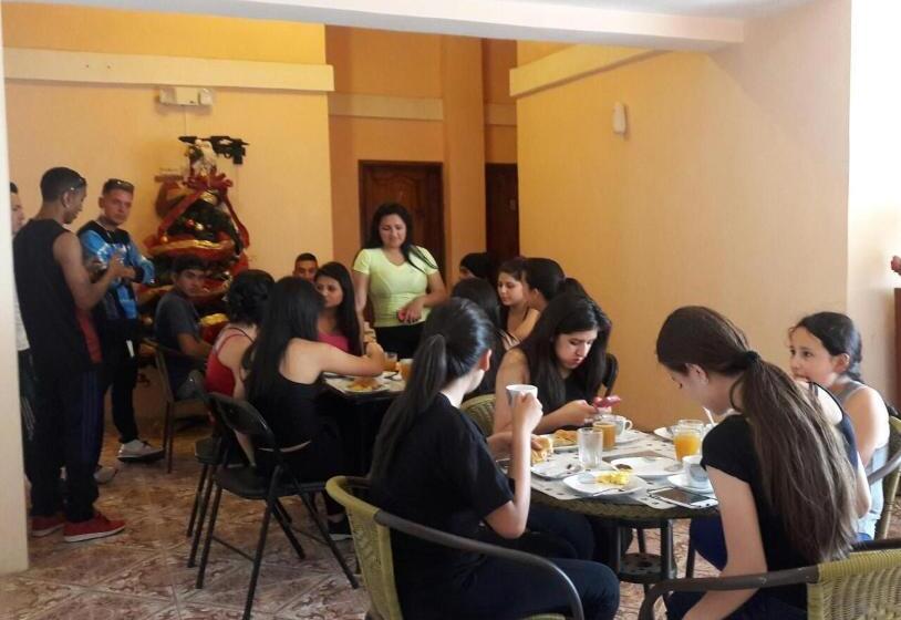 بنسيون Hostal Haziel