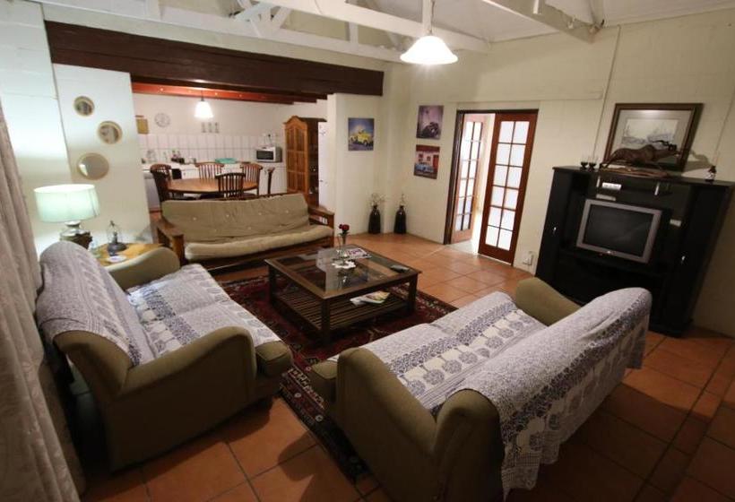 بنسيون Ndedema Lodge