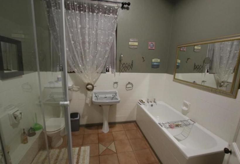 بنسيون Ndedema Lodge