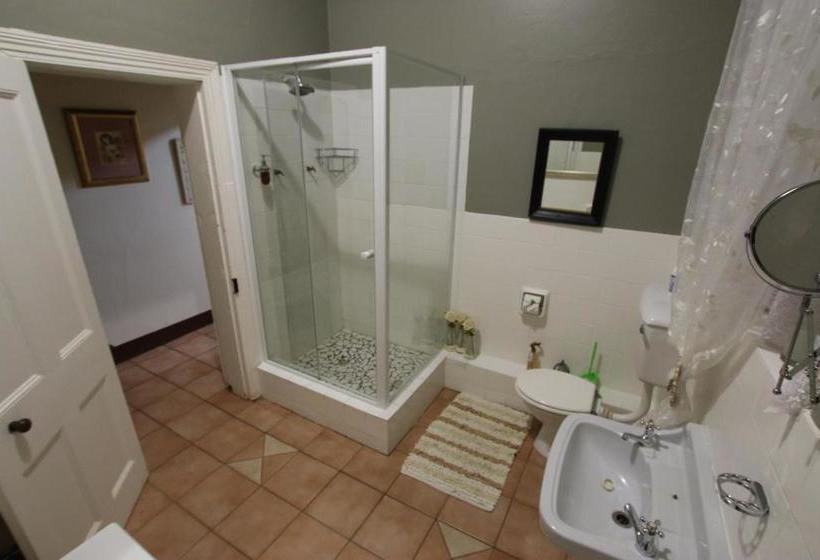 بنسيون Ndedema Lodge