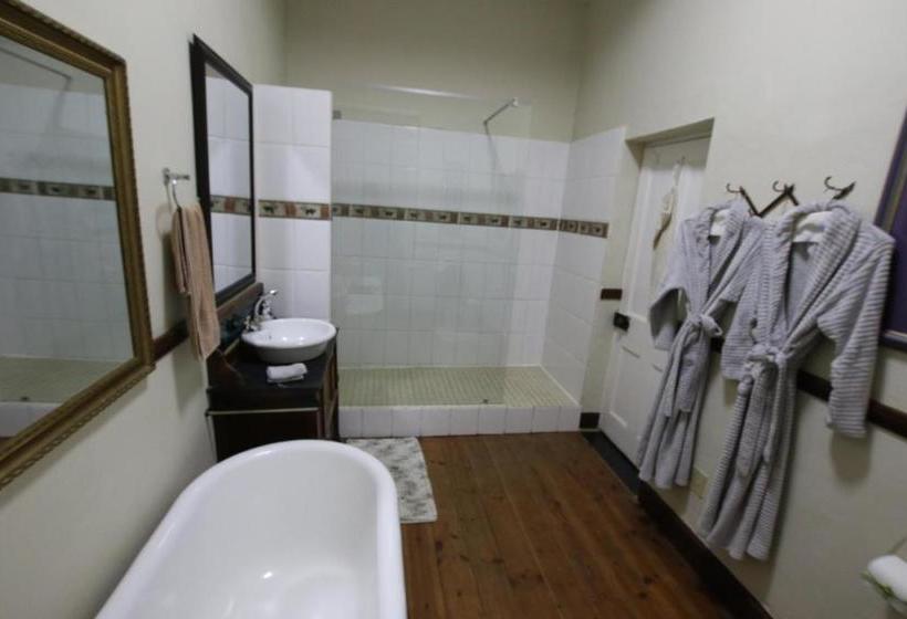 بنسيون Ndedema Lodge