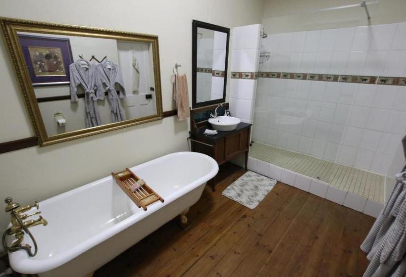 بنسيون Ndedema Lodge