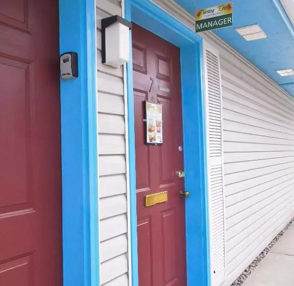 Turning Leaf Townhome Suites