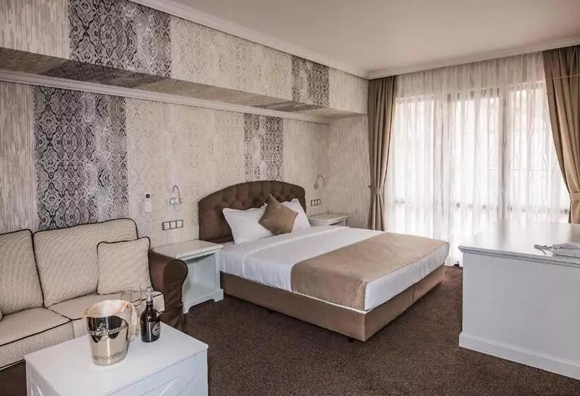 پانسیون 8 1/2 Art Guest House