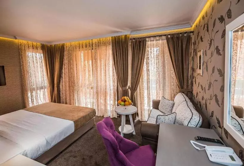 پانسیون 8 1/2 Art Guest House