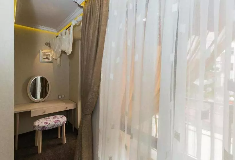 پانسیون 8 1/2 Art Guest House