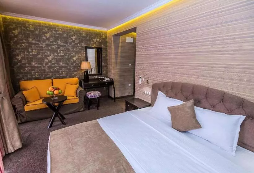 پانسیون 8 1/2 Art Guest House