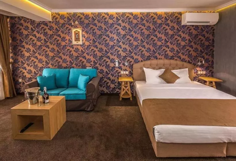 پانسیون 8 1/2 Art Guest House