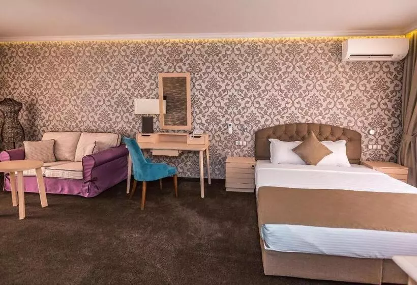 پانسیون 8 1/2 Art Guest House