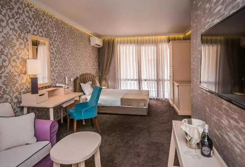 پانسیون 8 1/2 Art Guest House