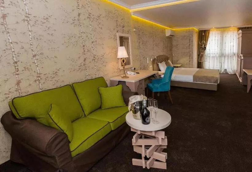 پانسیون 8 1/2 Art Guest House