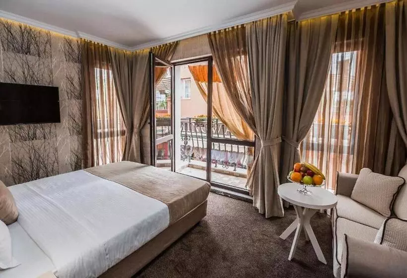 پانسیون 8 1/2 Art Guest House